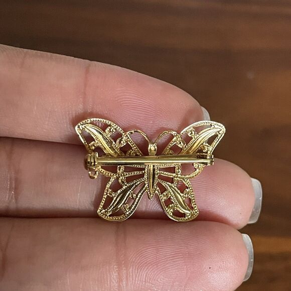 Vintage Napier Butterfly Brooch Pin - Gold Tone Open Work‎ - Dimensional 1” - Picture 2 of 3